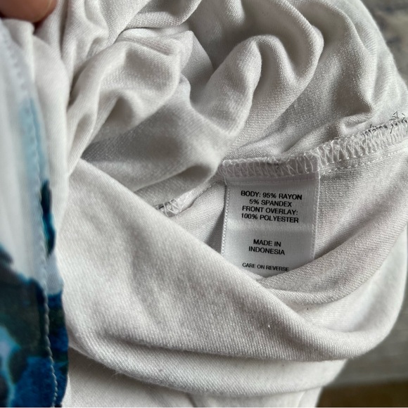 Floral Women's Top in Blue and Black - Picture 6 of 6